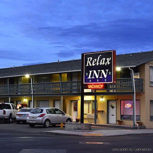 Rodeway Inn & Suites 彭德尔顿 外观 照片