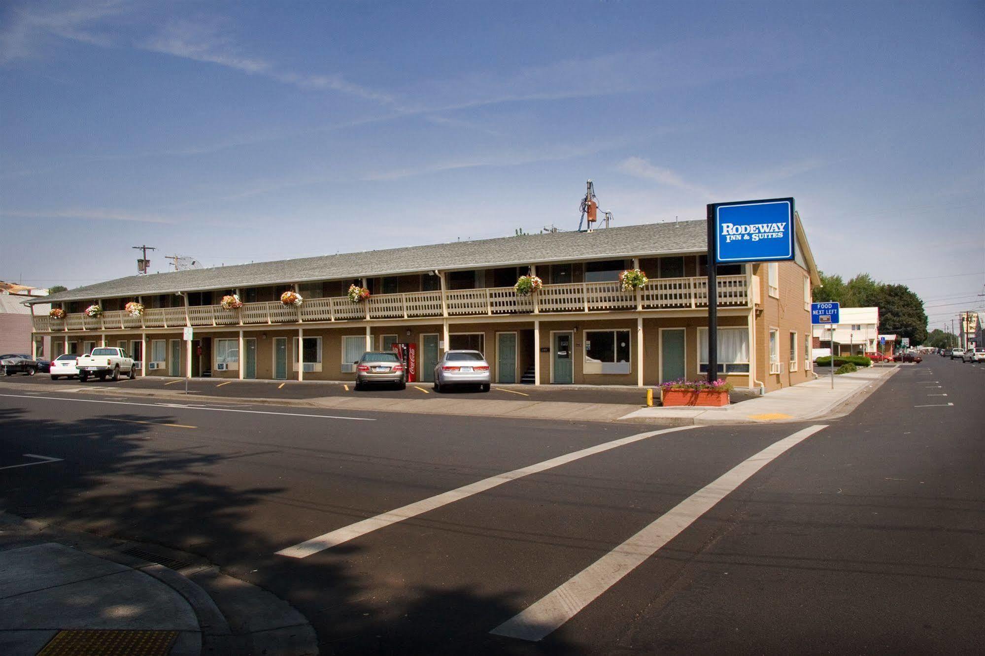 Rodeway Inn & Suites 彭德尔顿 外观 照片
