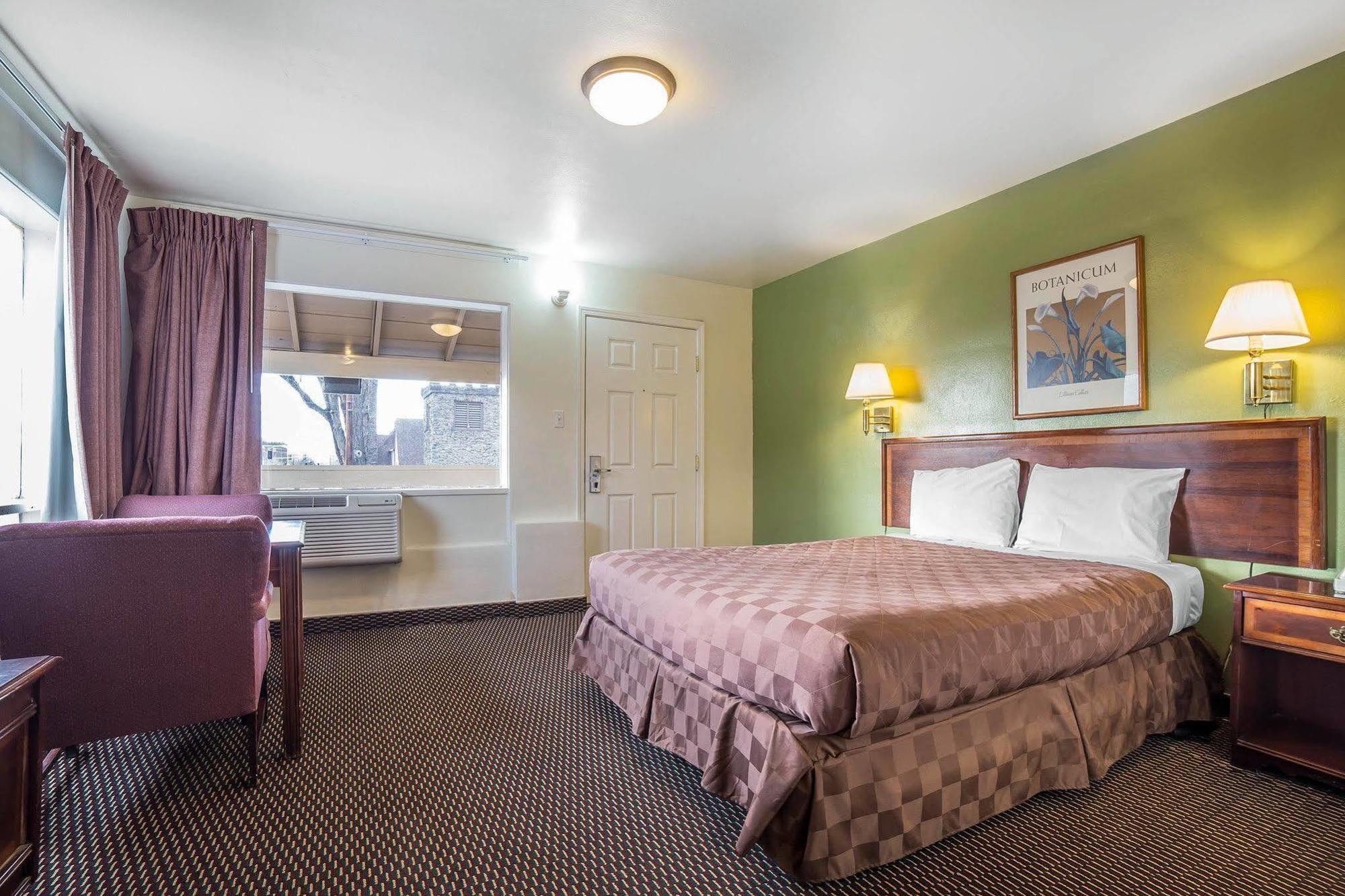 Rodeway Inn & Suites 彭德尔顿 外观 照片