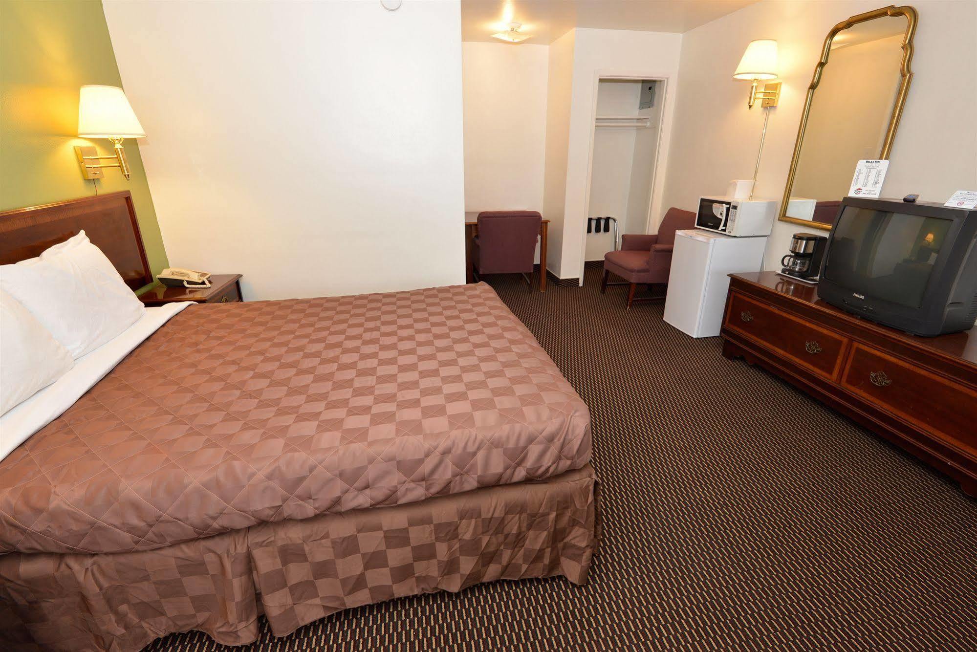 Rodeway Inn & Suites 彭德尔顿 外观 照片