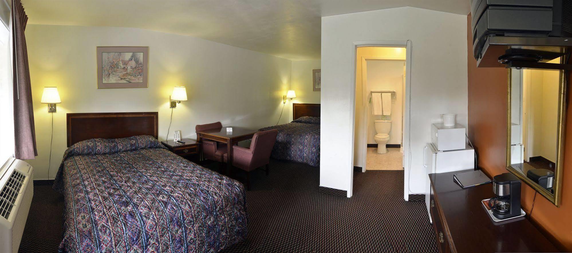 Rodeway Inn & Suites 彭德尔顿 外观 照片